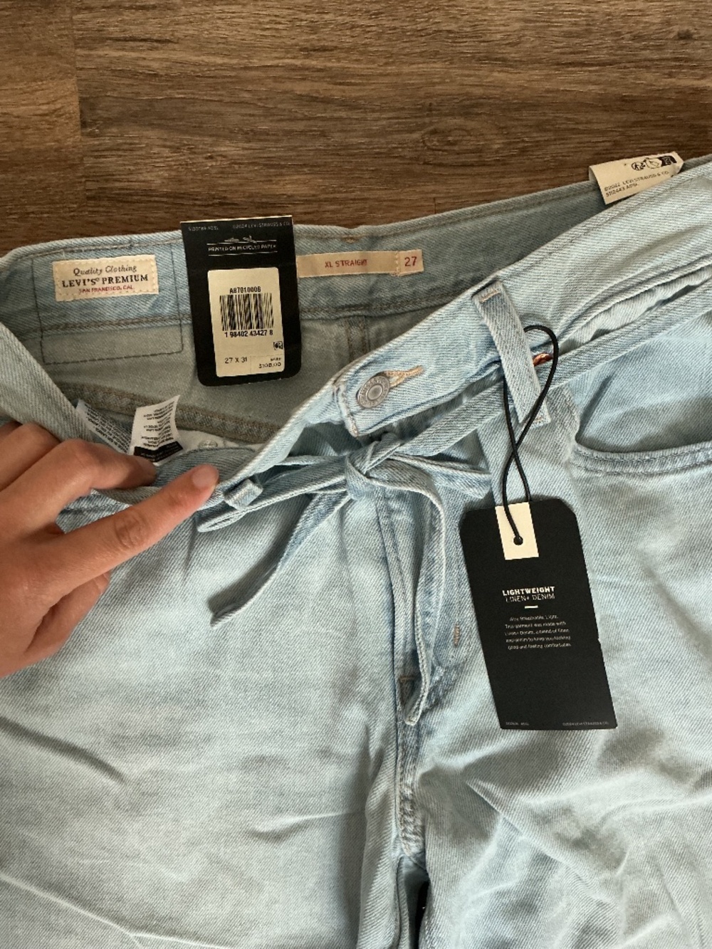 Women’s Levi’s XL Straight Jeans - Picture 2 of 5